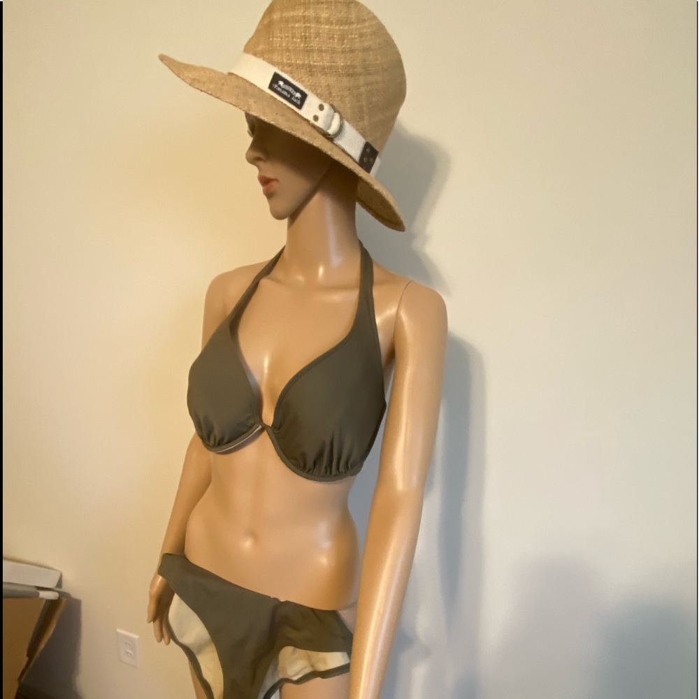 Victoria Secret’s two piece Bikini